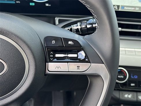 New 2025 Hyundai Elantra Limited image 18