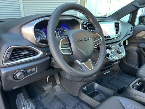 New 2025 Chrysler Voyager LX image 12