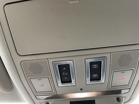 Used 2018 Jaguar F-PACE image 34