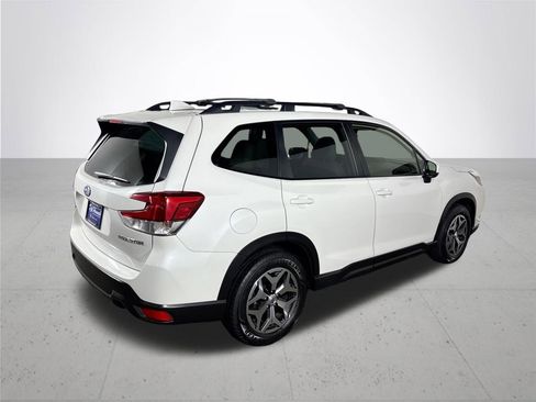 Used 2023 Subaru Forester Premium image 6