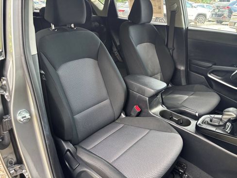 Used 2025 Kia Soul LX w/ LX Technology Package FWD image 34