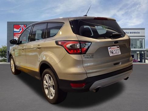 Used 2017 Ford Escape SE FWD image 3