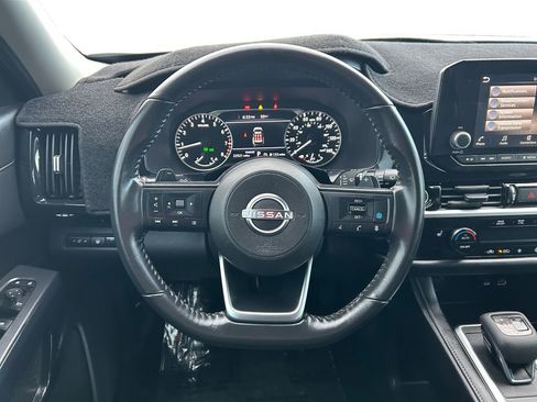 Used 2024 Nissan Pathfinder SV FWD image 13