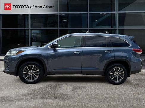 Used 2019 Toyota Highlander XLE AWD/4WD image 10