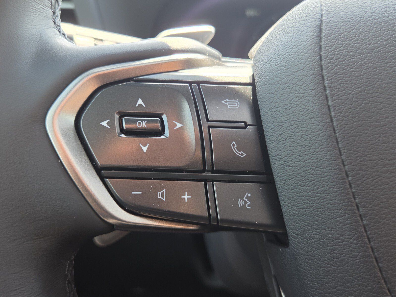 Certified 2025 Lexus GX 550 w/ Cold Area Package AWD/4WD image 31