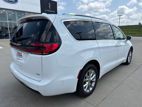 Used 2021 Chrysler Pacifica Touring-L w/ Premium & Safety Sphere Group AWD/4WD image 32