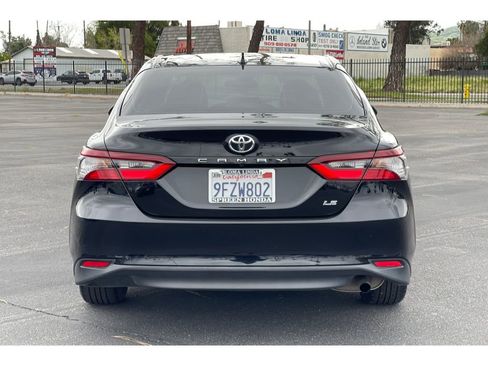 Used 2022 Toyota Camry LE w/ Carpet Mat Package (TMS) image 4