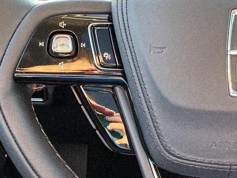 New 2025 Lincoln Aviator AWD image 21