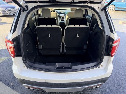 Used 2017 Ford Explorer Platinum image 17