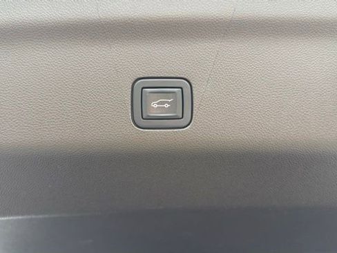 Used 2022 GMC Yukon SLT w/ SLT Luxury Package image 12