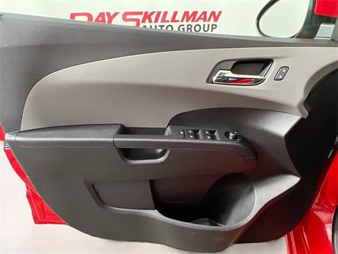 Used 2015 Chevrolet Sonic LT image 27