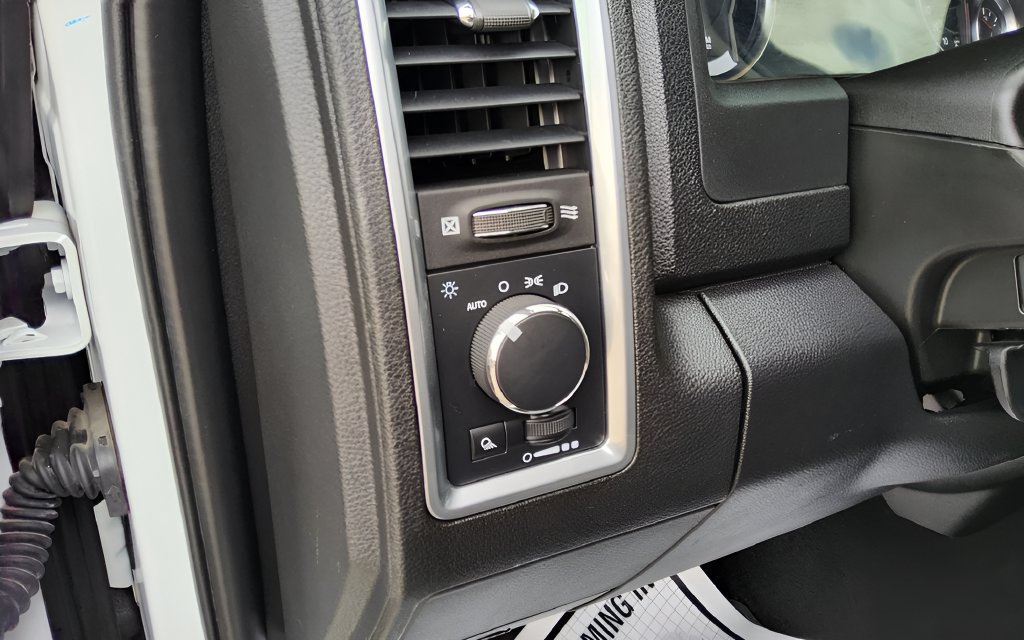 Used 2023 RAM 1500 Classic SLT w/ Electronics Group AWD/4WD image 19