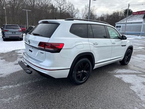 Certified 2022 Volkswagen Atlas SEL R-Line image 9