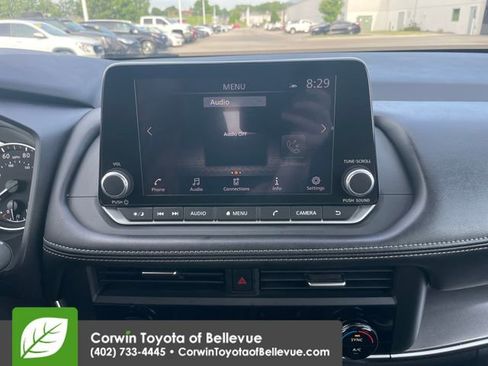 Used 2024 Nissan Rogue SV AWD/4WD image 12