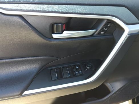 Used 2022 Toyota RAV4 XLE Premium AWD/4WD image 18