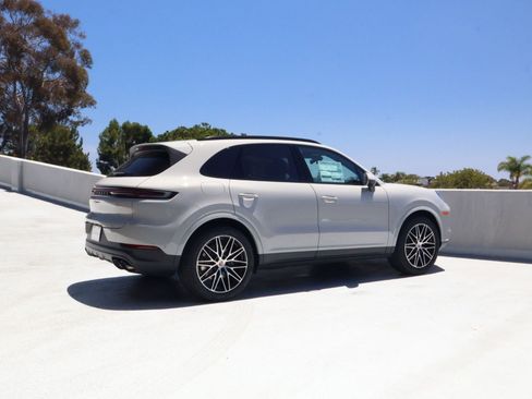 New 2026 Porsche Cayenne AWD/4WD image 8