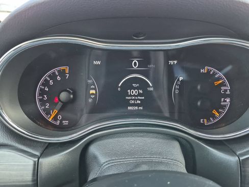 Used 2020 Jeep Grand Cherokee Laredo w/ Laredo X Package RWD image 32