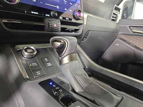 Used 2024 Lexus GX 550 w/ Accessory Package (2T) AWD/4WD image 21