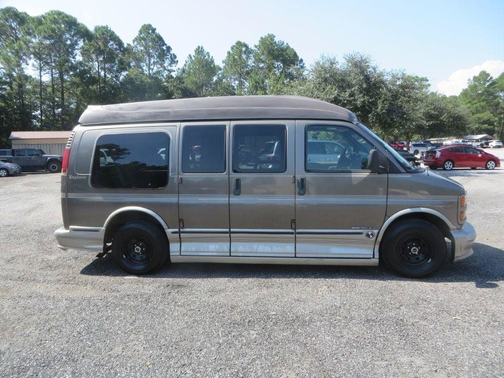 Used 2002 GMC Savana 1500 w/ SLE Marketing Option Pkg 3 RWD image 5