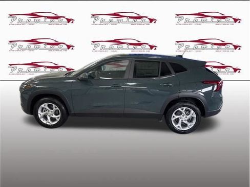 New 2026 Chevrolet Trax LS w/ LS Convenience Package FWD image 2