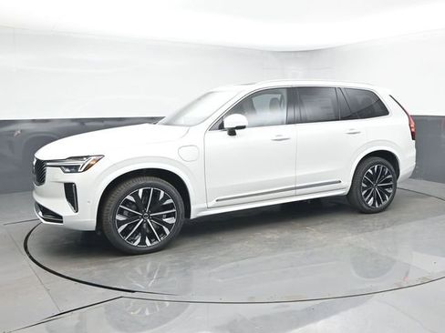 New 2026 Volvo XC90 T8 Plus w/ Protection Package Premier image 4