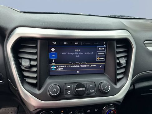 Used 2021 GMC Acadia SLT w/ Technology Package FWD image 16