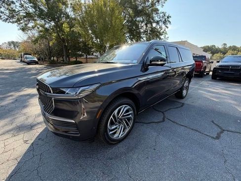 New 2025 Lincoln Navigator L Reserve image 2