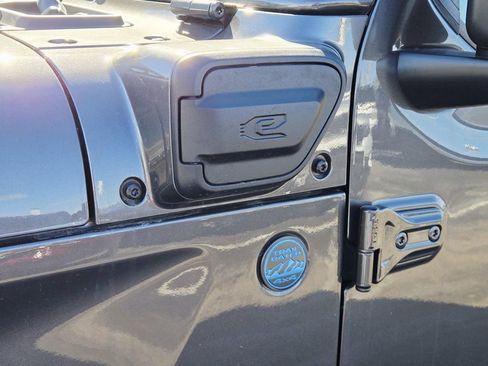 Used 2025 Jeep Wrangler Unlimited Sahara image 18