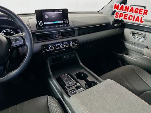 Used 2025 Honda Pilot Sport image 24
