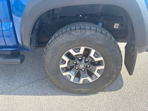 Used 2018 Toyota Tacoma TRD Off-Road AWD/4WD image 32