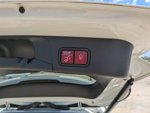 Used 2023 Mercedes-Benz GLB 250 image 13