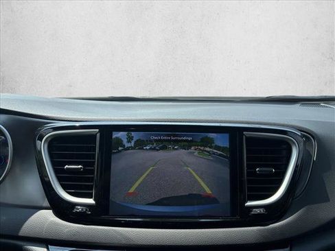 Used 2026 Chrysler Pacifica Select FWD image 15