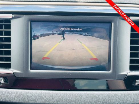 Used 2023 Chrysler Voyager LX FWD image 8