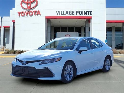 Used 2024 Toyota Camry LE image 1