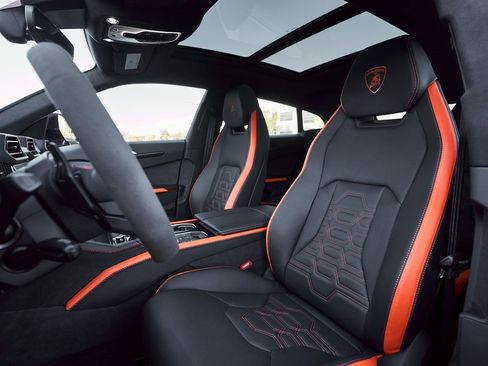 Used 2025 Lamborghini Urus SE image 45