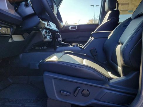 New 2025 Ford Bronco Outer Banks image 17