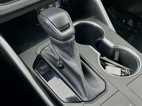 Used 2023 Toyota Highlander LE image 23