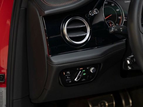 Used 2019 Bentley Bentayga V8 image 22