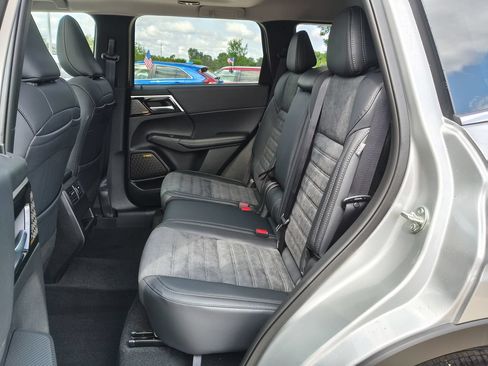 New 2026 Mitsubishi Outlander SE AWD/4WD image 9