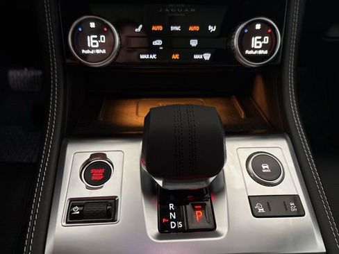 Used 2026 Jaguar F-PACE R-Dynamic S image 21