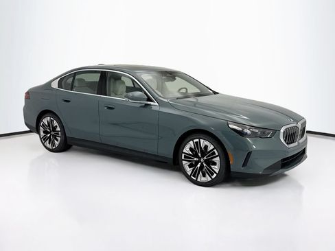 New 2027 BMW 530i w/ Premium Package RWD image 3