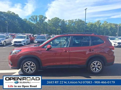 Used 2023 Subaru Forester Premium AWD/4WD image 7
