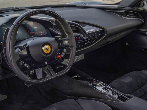 Used 2023 Ferrari SF90 Spider image 18