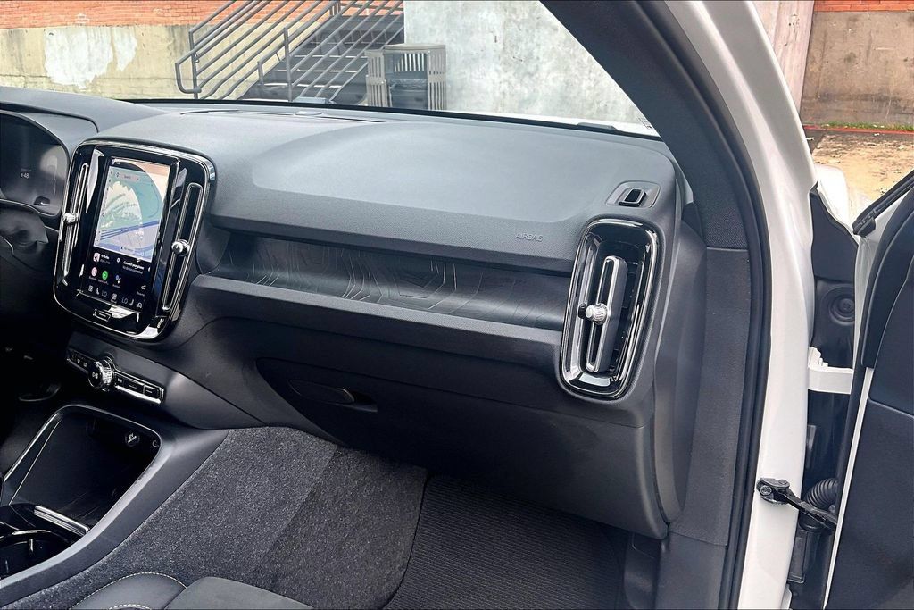 Certified 2023 Volvo C40 P8 Recharge Plus w/ Protection Package Premier AWD/4WD image 21