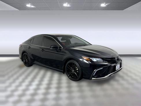 Used 2024 Toyota Camry XSE FWD image 6