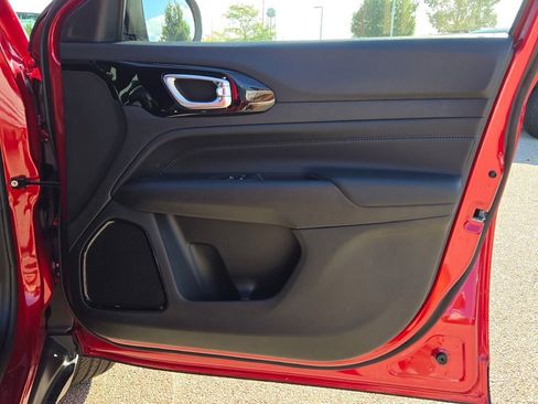 New 2026 Jeep Compass Latitude image 9