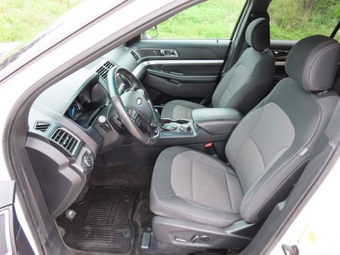 Used 2016 Ford Explorer XLT w/ Equipment Group 201A AWD/4WD image 21