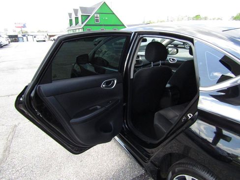Used 2019 Nissan Sentra SR FWD image 17