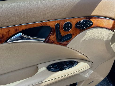 Used 2009 Mercedes-Benz E 350 Sedan image 21
