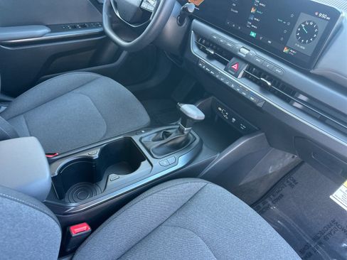 Used 2025 Kia K4 FWD image 15